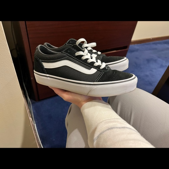 EUC Vans Ward Lo Suede Sneakers - Picture 3 of 5